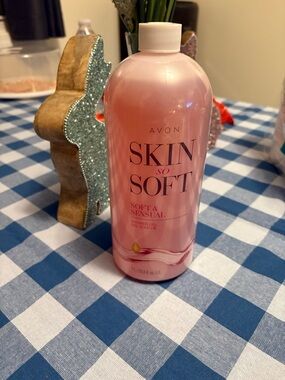 Avon Skin So Soft Shower Gel - Pink Bottle